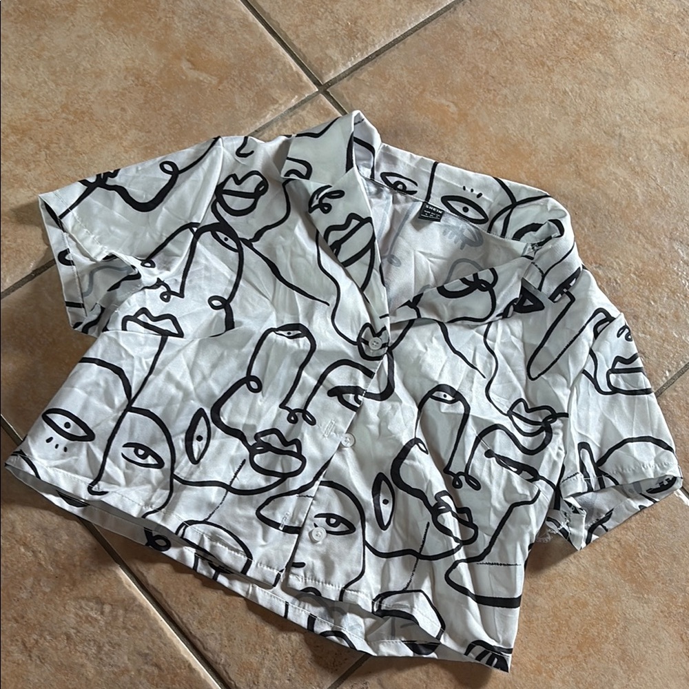 SHEIN Black and White Graphic Crop Top